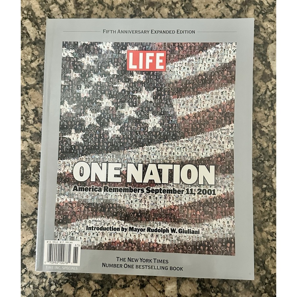 One Nation : America Remembers September 11, 2001 by Life Magazine Editors...